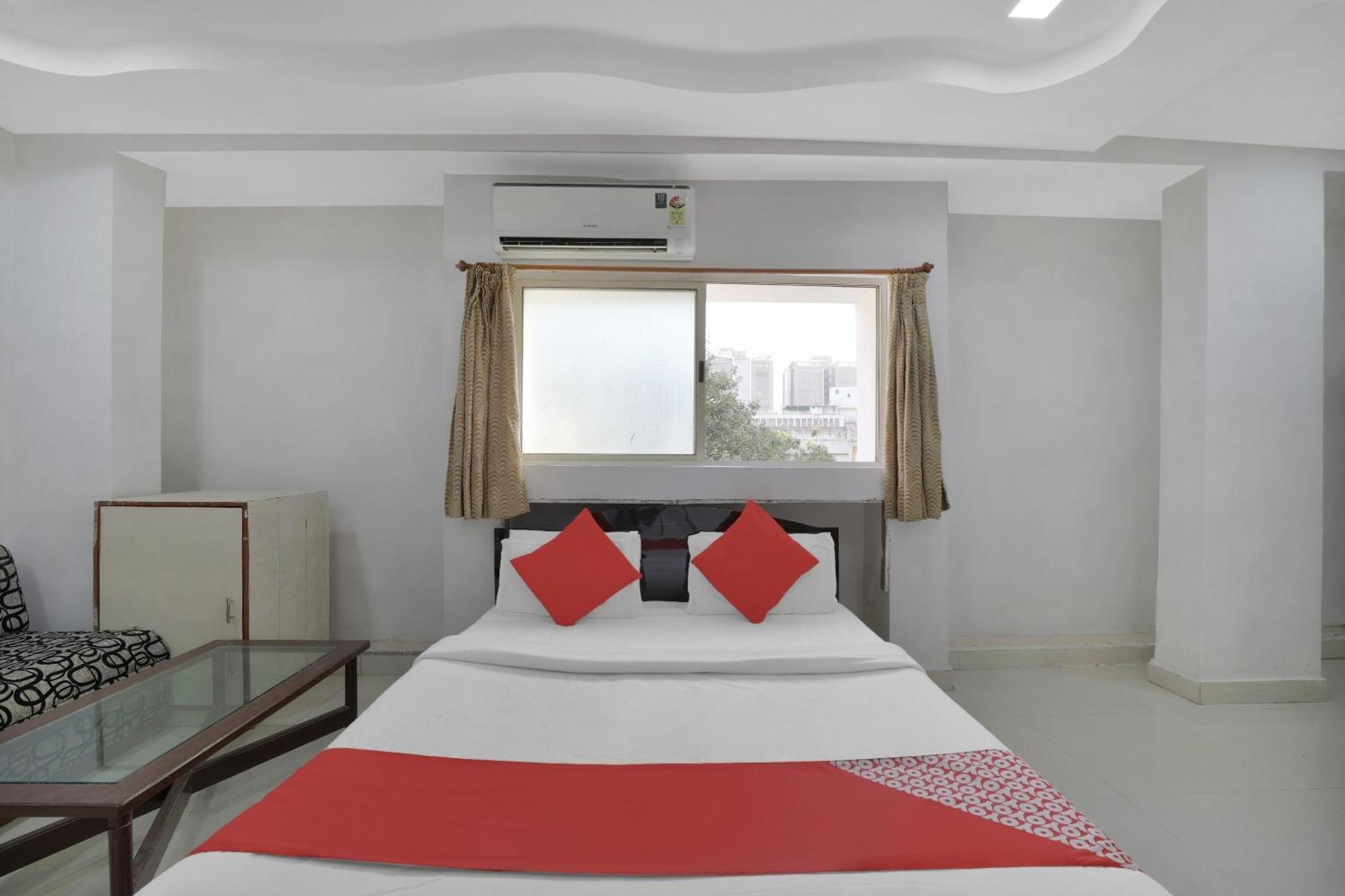 Hotel O Rudra Palace Ahmedabad Exterior photo