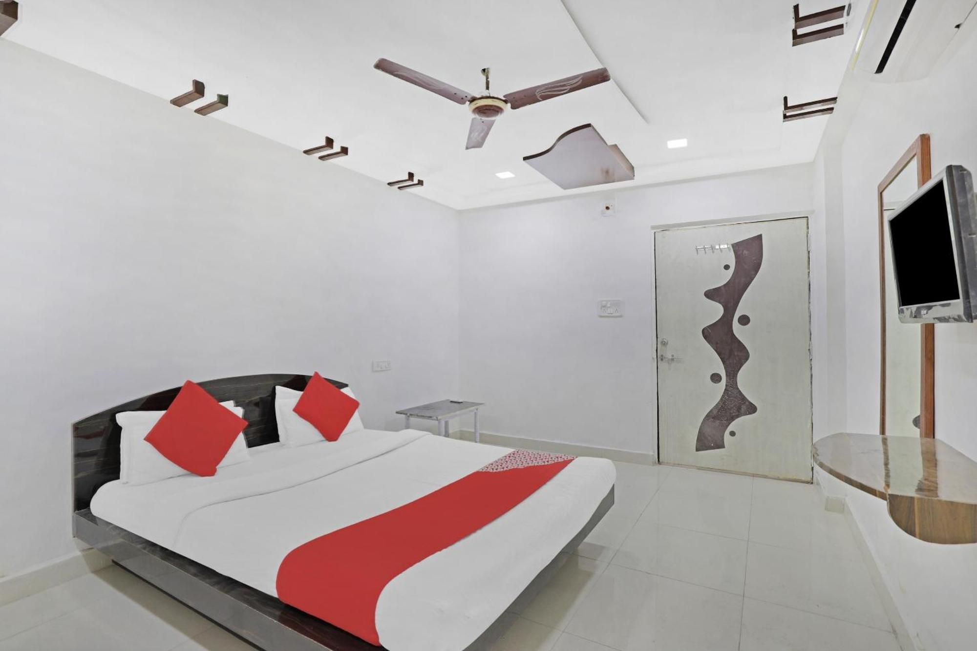 Hotel O Rudra Palace Ahmedabad Exterior photo