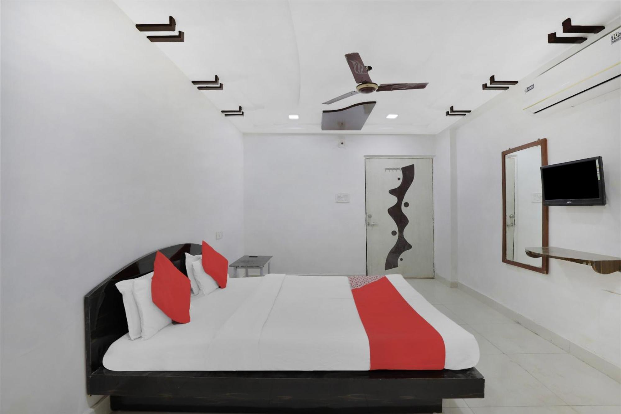 Hotel O Rudra Palace Ahmedabad Exterior photo